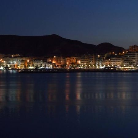 Comodo Appartamento A Crotone Bagian luar foto