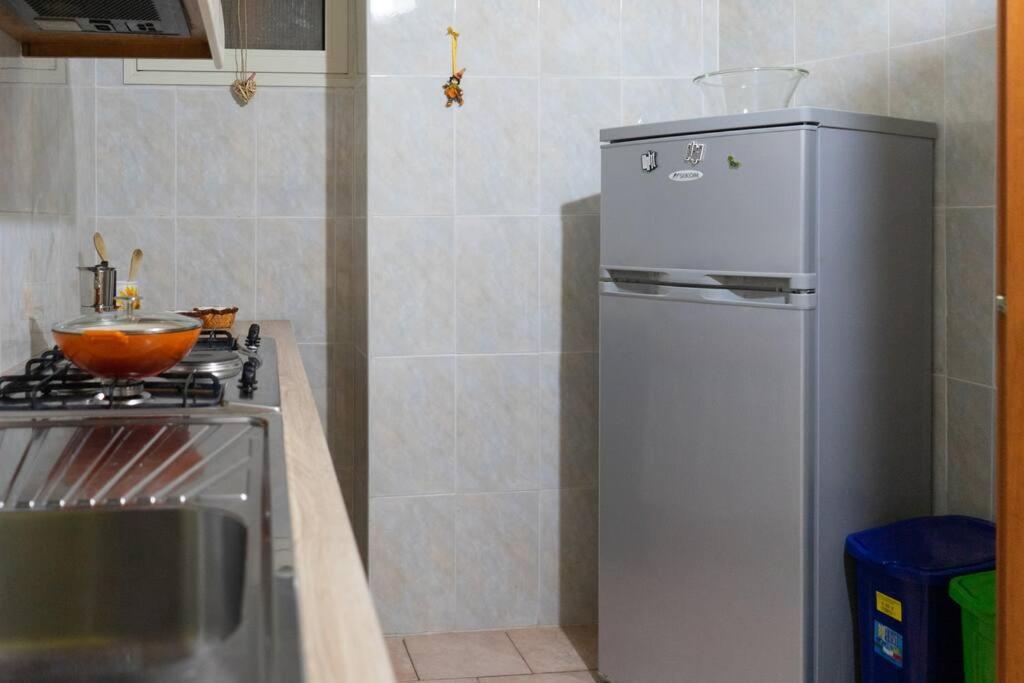 Comodo Appartamento A Crotone Bagian luar foto