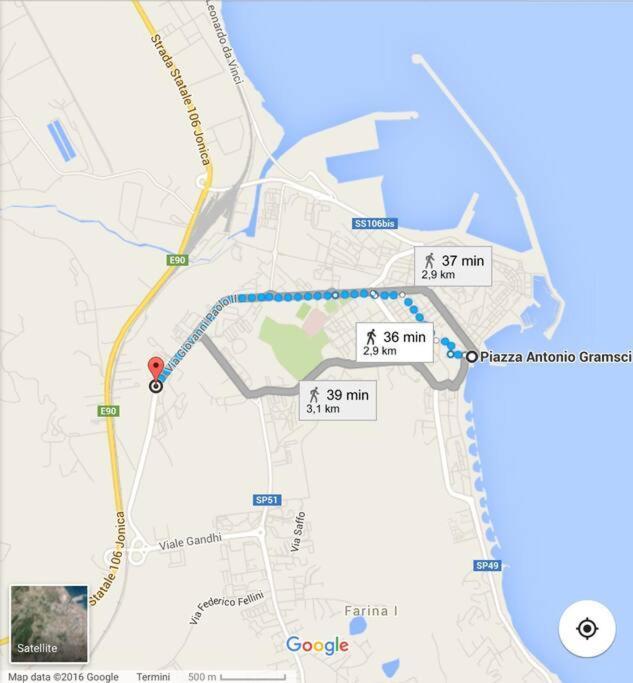Comodo Appartamento A Crotone Bagian luar foto