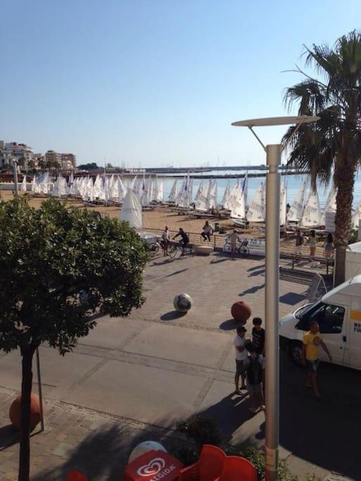 Comodo Appartamento A Crotone Bagian luar foto